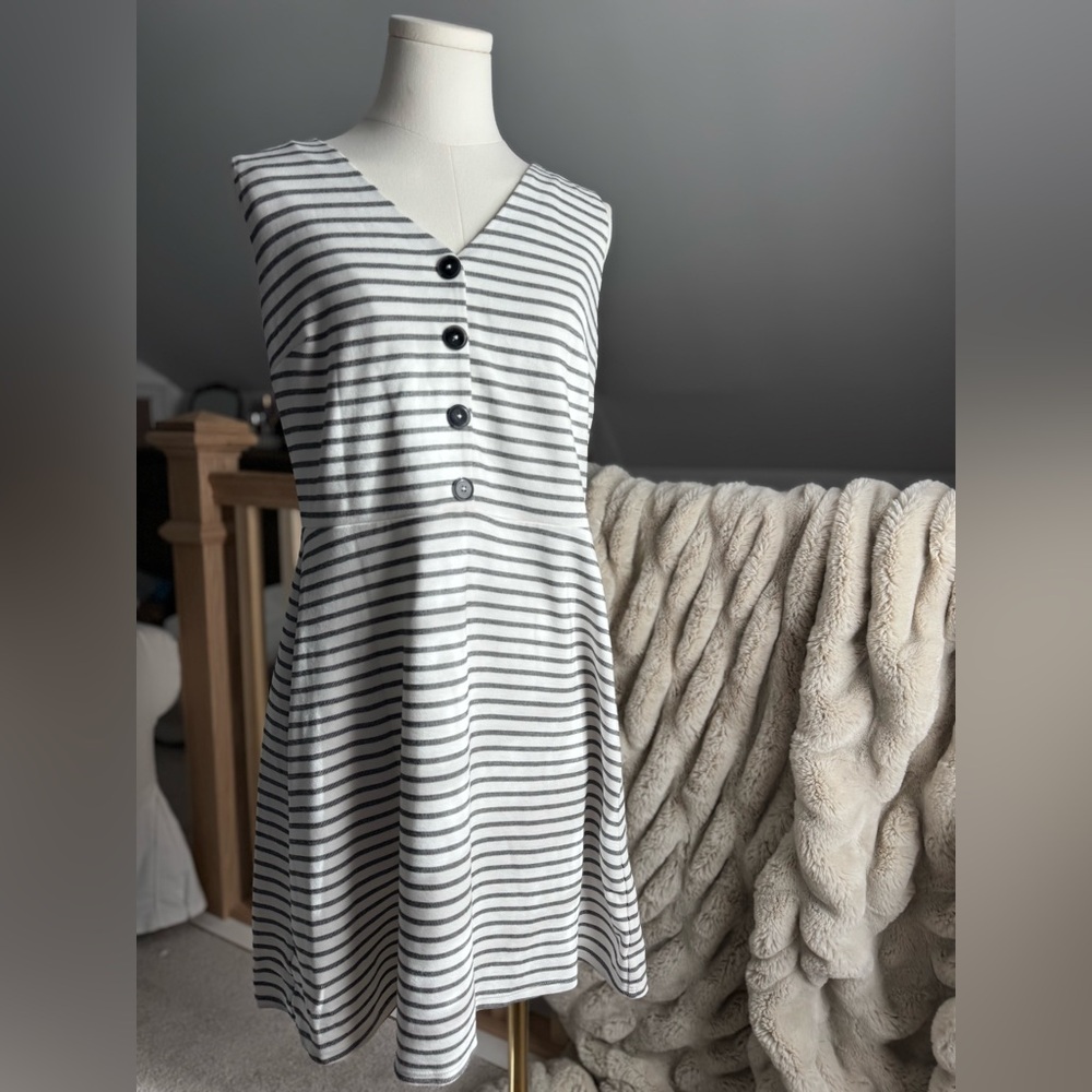 LOFT Sleeveless V-Neck Button-Front Striped Dress in White and Gray